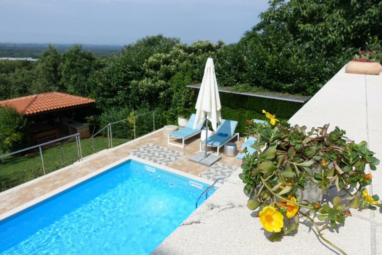 Villa Claudia Kaštelir Esterno foto